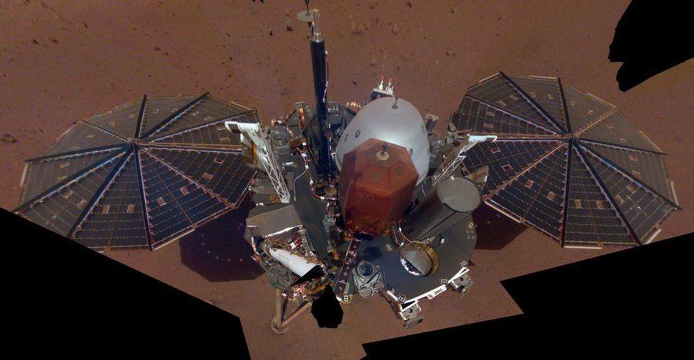 La sonda InSight de la NASA toma su primera selfie sobre la superficie de Marte