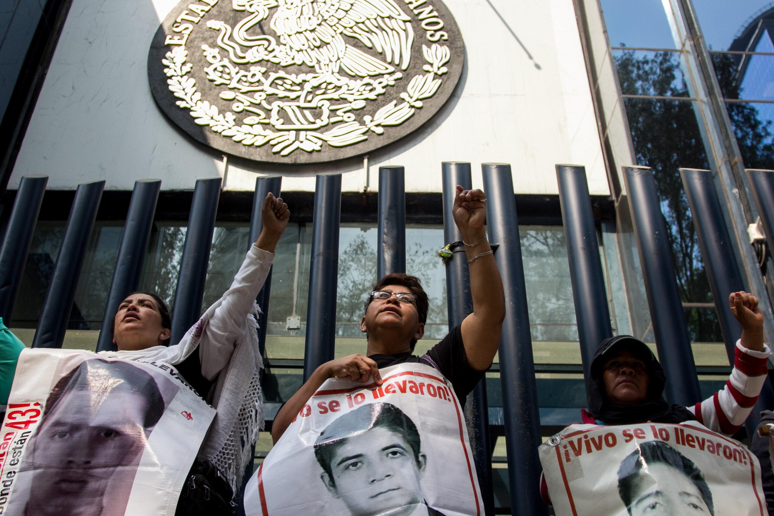 PGR buscará cerrar caso Ayotzinapa antes de diciembre; padres denuncian falta de avances