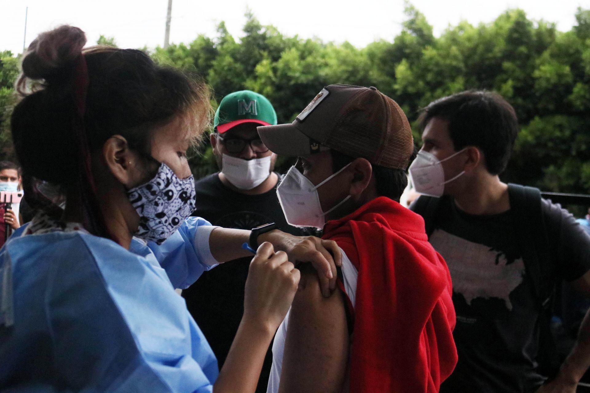 Vacunan contra COVID a 12 menores de edad en Veracruz tras ganar amparos