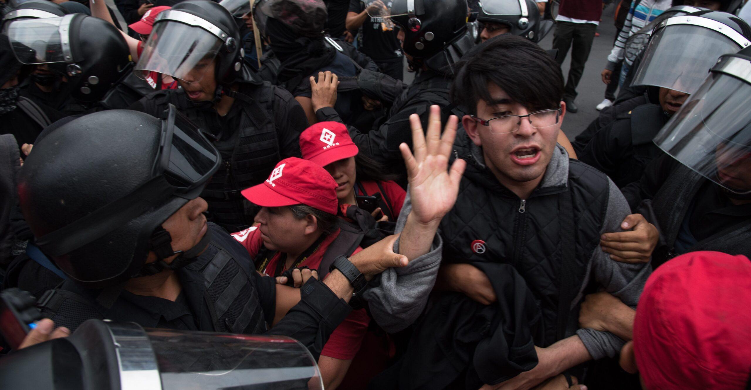 Organizaciones denuncian agresiones de policías sin uniforme en la marcha del 2 de octubre