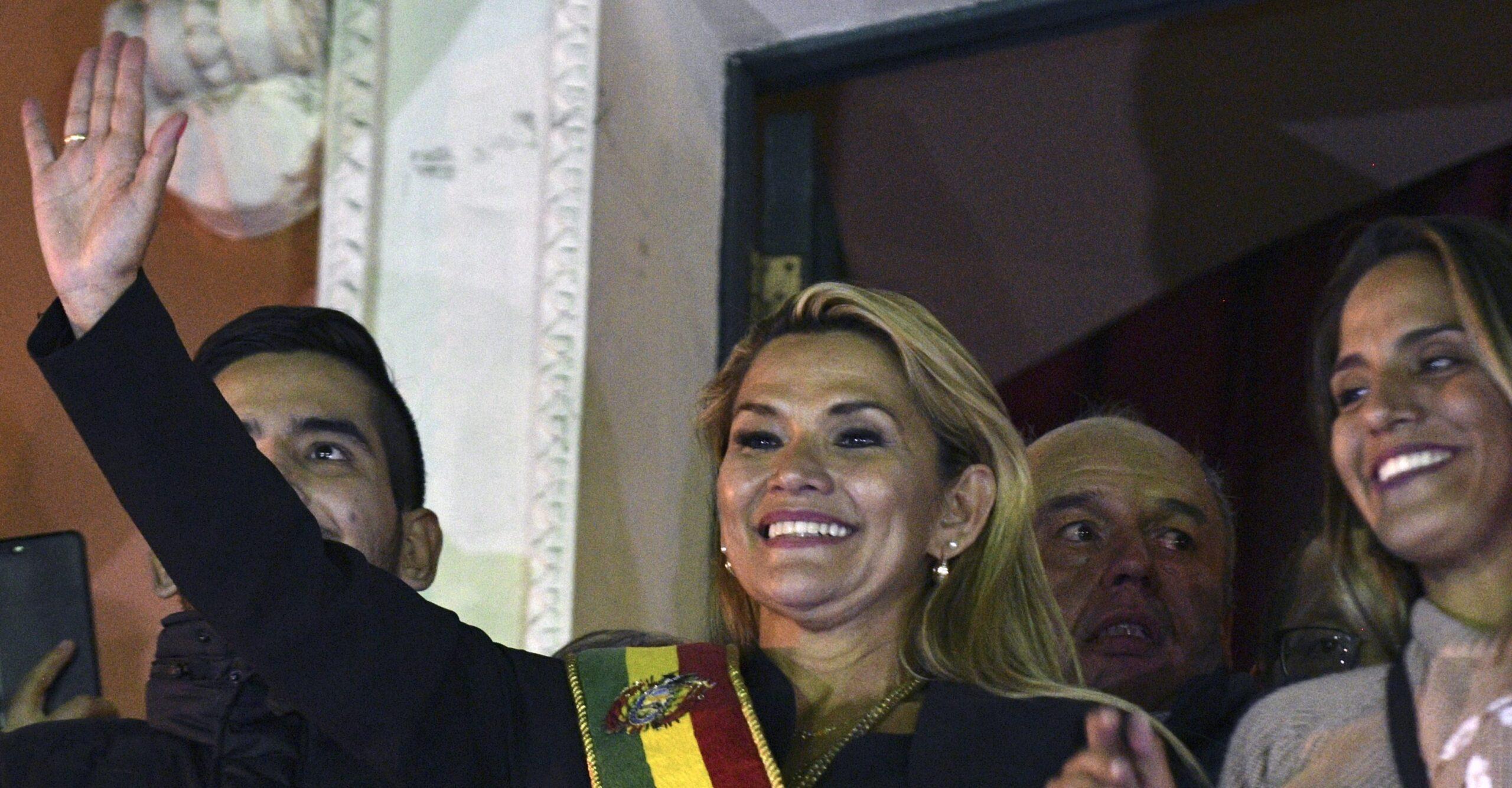 “Me dan mucha pena los mexicanos”, dice presidenta interina de Bolivia sobre gobierno de México