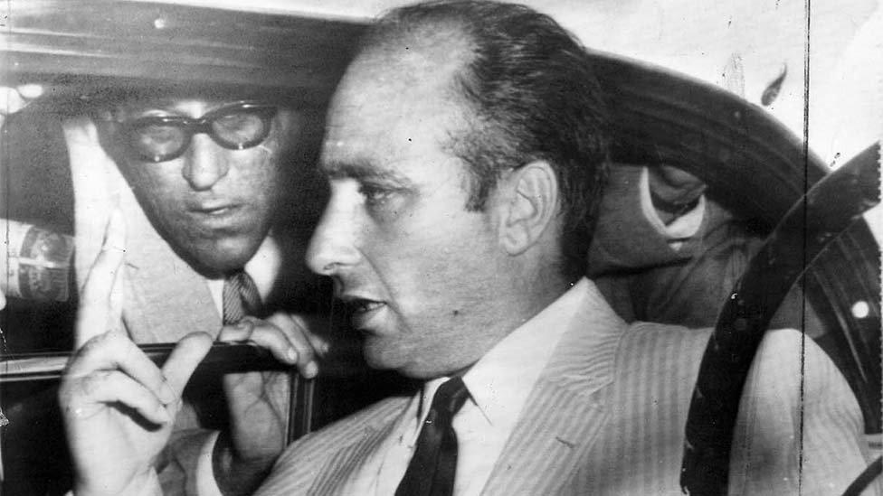 Cómo fue el insólito secuestro del piloto argentino Juan Manuel Fangio en Cuba hace 60 años (y qué pasa hoy en los lugares donde estuvo recluido en La Habana)