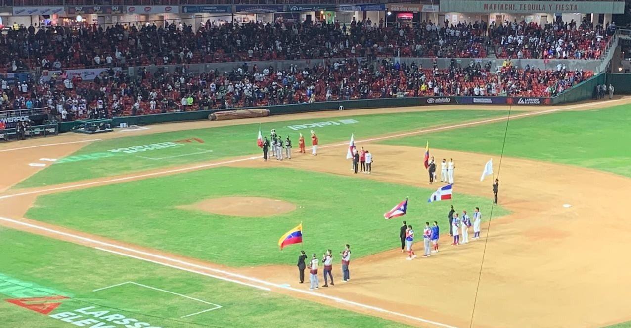 Con miles de aficionados y semáforo naranja, inauguran Serie del Caribe en Sinaloa