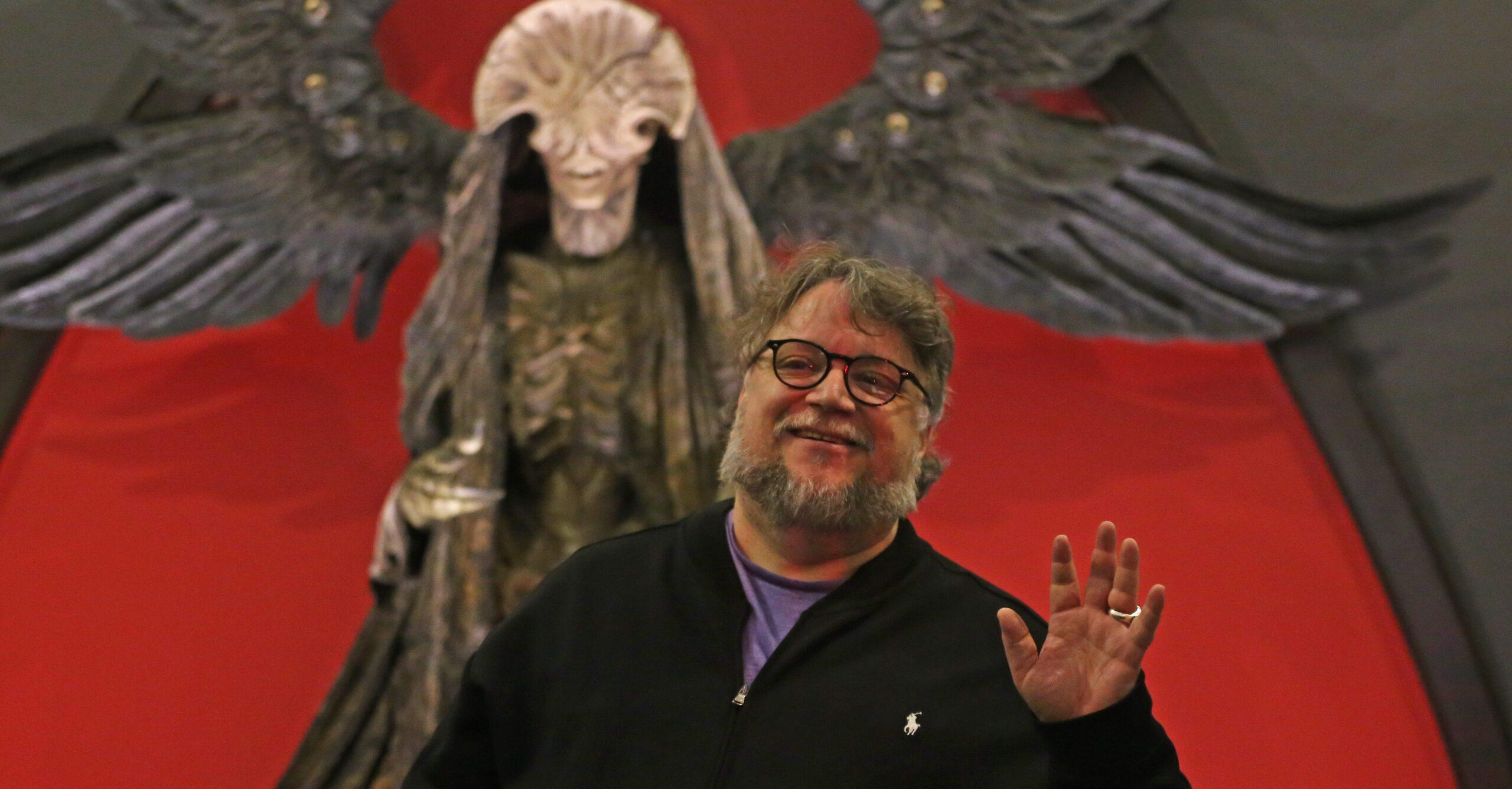 Buscan premiar el altruismo de Guillermo del Toro: lo proponen para la medalla Belisario Domínguez
