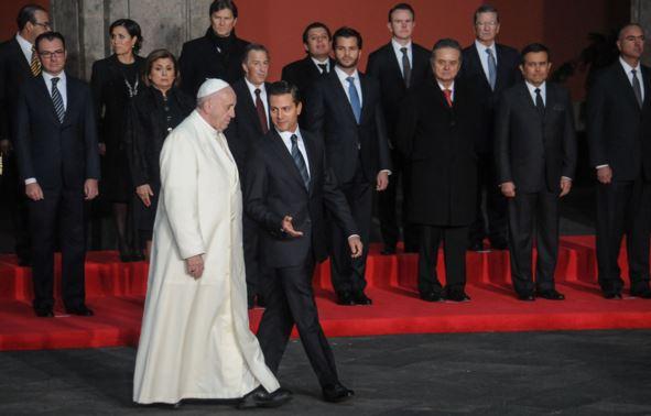 Los políticos de México, en primera fila para ver al papa Francisco
