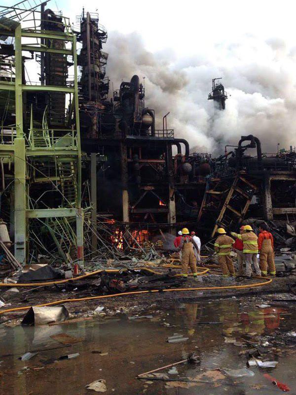 24 muertos y 136 heridos por la explosión en planta de Pemex en Coatzacoalcos