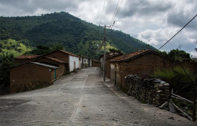 Vivir con el narco: Los desterrados de Teloloapan: familias enteras desplazadas por el narco