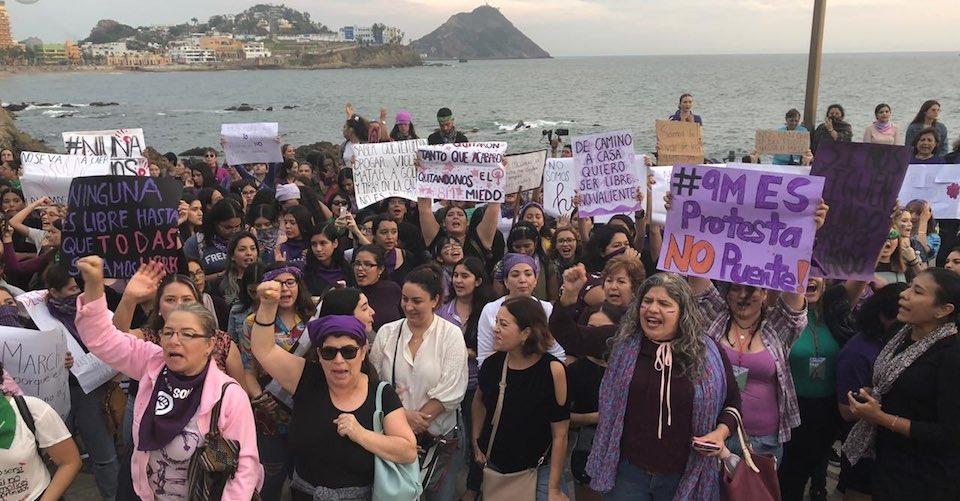 “No somos histéricas, somos históricas”, cientos de mujeres salen a marchar en Sinaloa