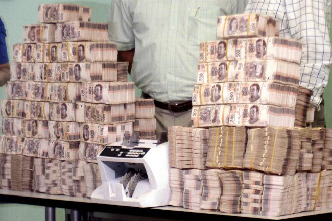 Cómo llega el dinero del narcotráfico en México hasta EU