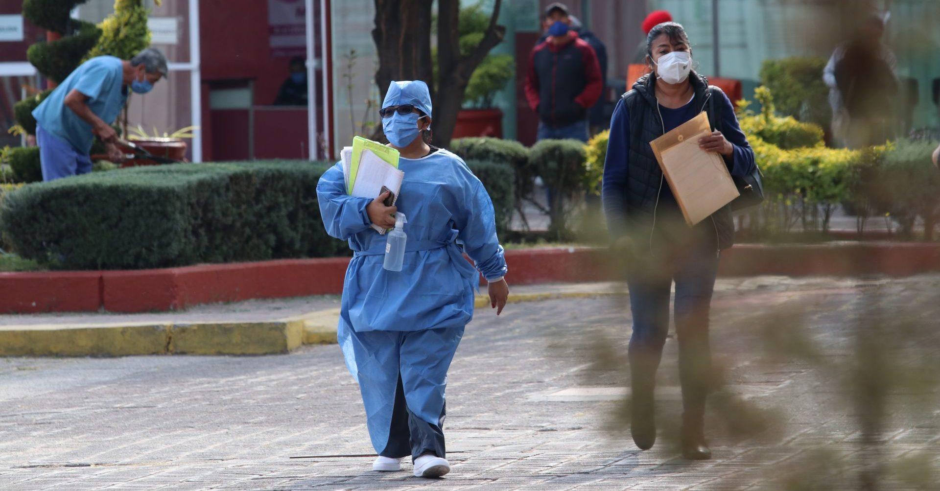 ‘No somos carne de cañón’: Internos y pasantes del Hospital Civil de Guadalajara piden ser vacunados