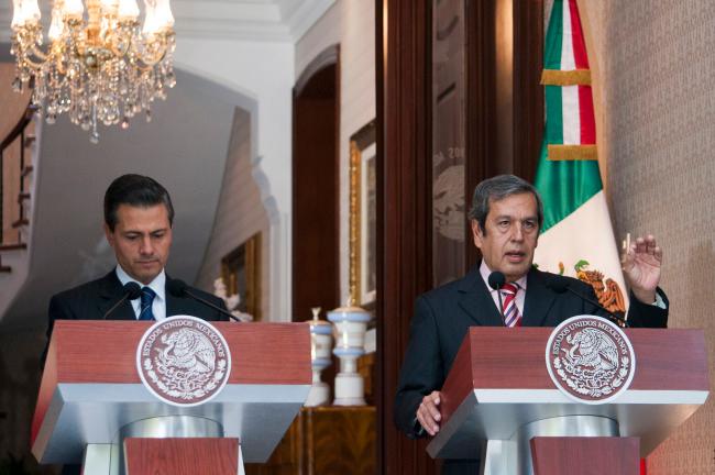EPN y Ortega prometen carpeta informativa sobre normalistas desaparecidos