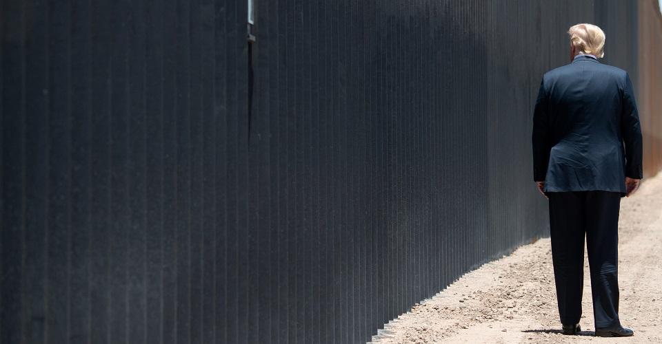 Muro con México ayuda a contener el COVID-19, dice Trump a días de reunirse con AMLO