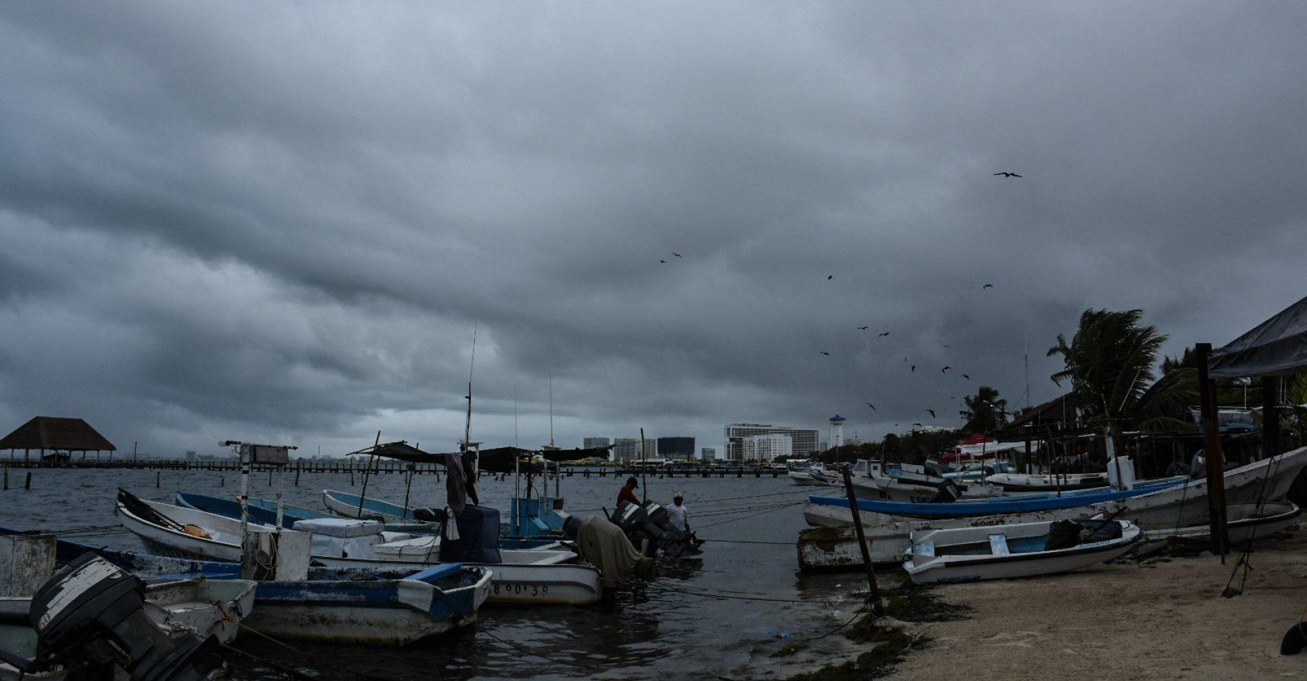 Huracán Delta se intensifica a categoría 4; Quintana Roo y Yucatán en alerta