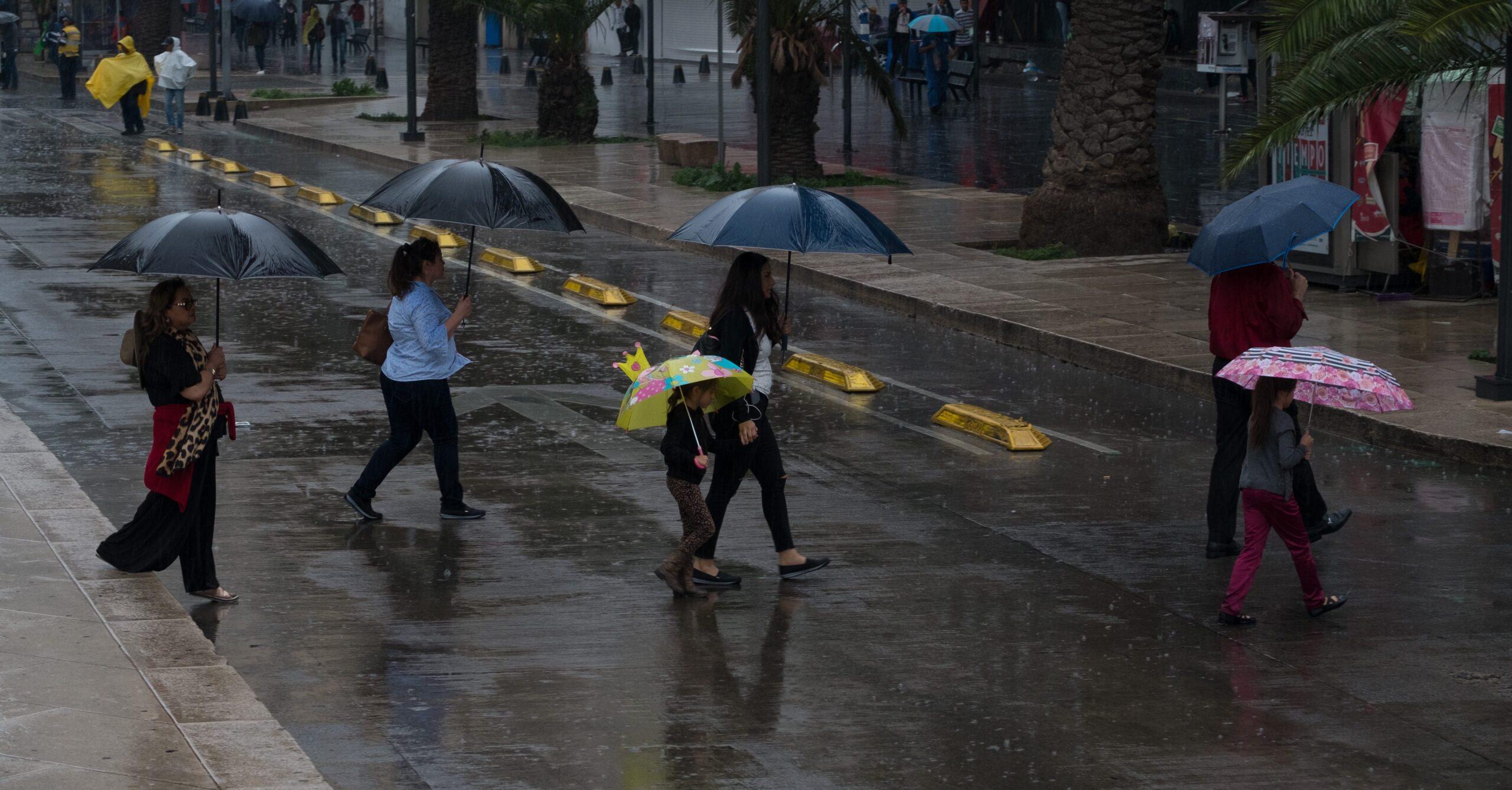 Huracán John y una onda tropical mantienen pronóstico de lluvias para 28 estados del país