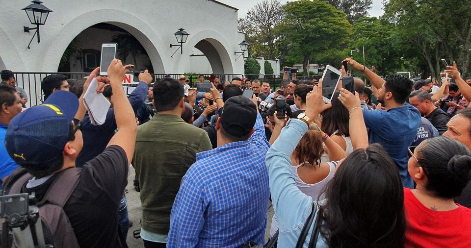 Protestan afuera de Casa Jalisco contra alza de transporte; es el tercer día de manifestaciones