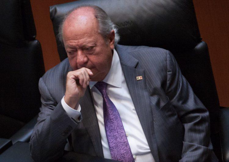 Renuncia Romero Deschamps al sindicato petrolero; deja a su tesorero