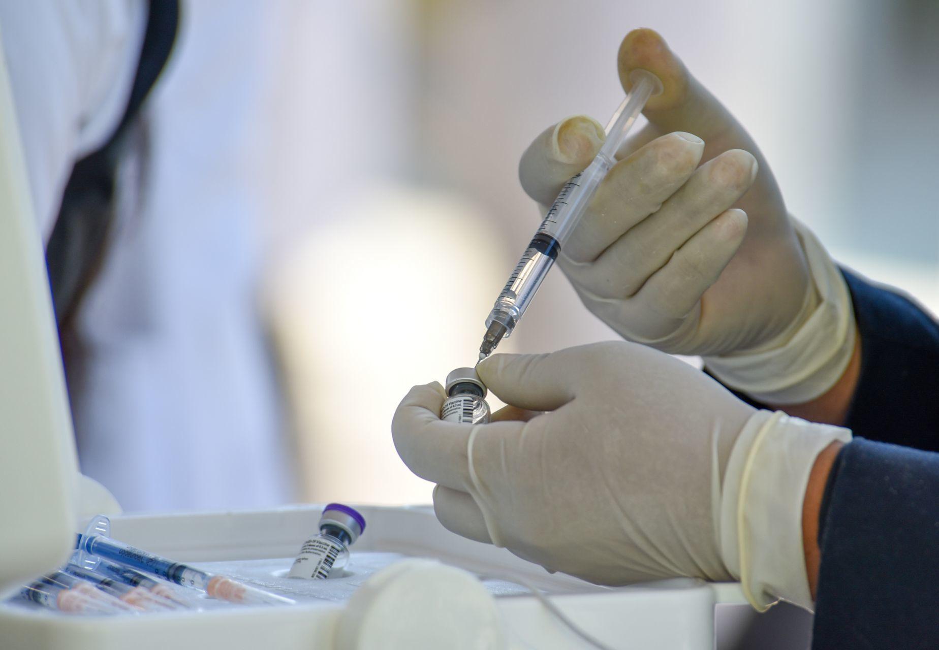 Edomex: aplicarán refuerzo de vacuna al personal de Salud y segunda dosis a adolescentes de dos municipios