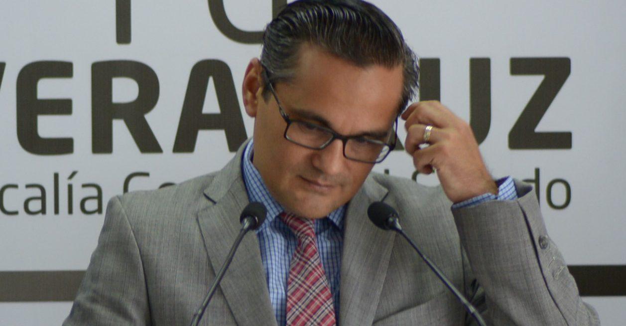 Congreso de Veracruz quita de la Fiscalía a Jorge Winckler; él acusa que es un acto ilegal y arbitrario
