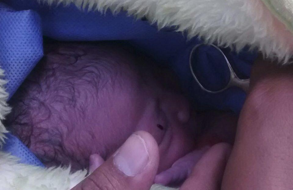Angélica ingresó al IMSS para dar a luz a gemelos, la clínica en Chihuahua le entregó solo un bebé