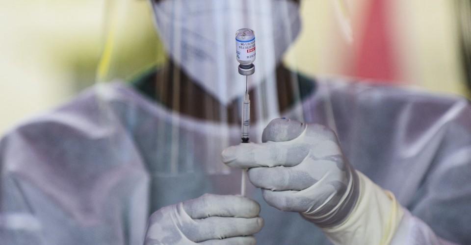México autoriza uso de emergencia de vacuna Sinopharm, novena contra COVID