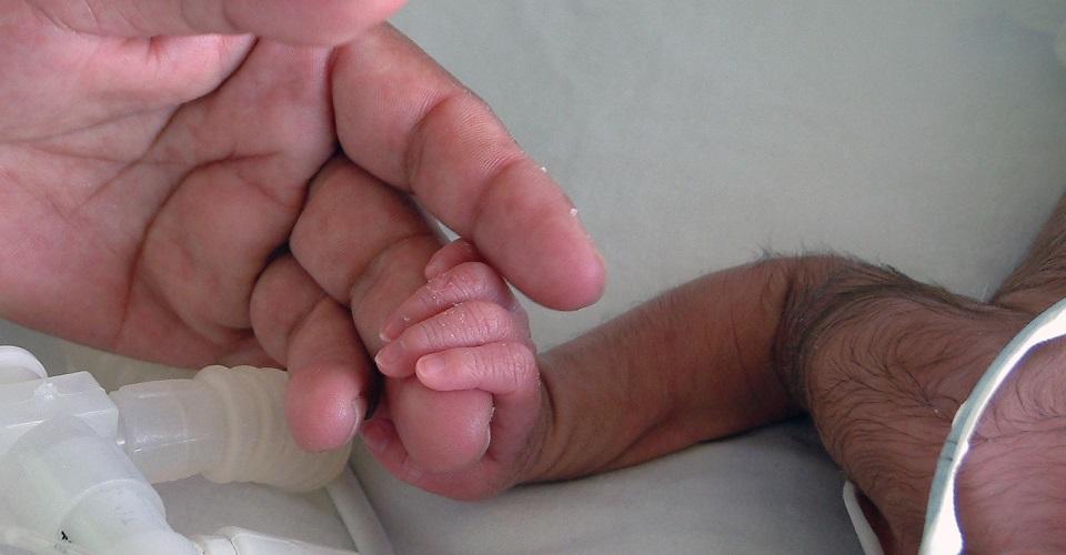 Mala atención en hospital del IMSS provocó la amputación de un brazo a recién nacida en Jalisco