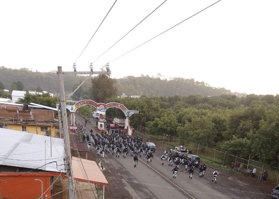 Fuerzas de seguridad se despliegan contra el CJNG en Nuevo San Juan, Michoacán; hombres armados atacan y queman vehículos