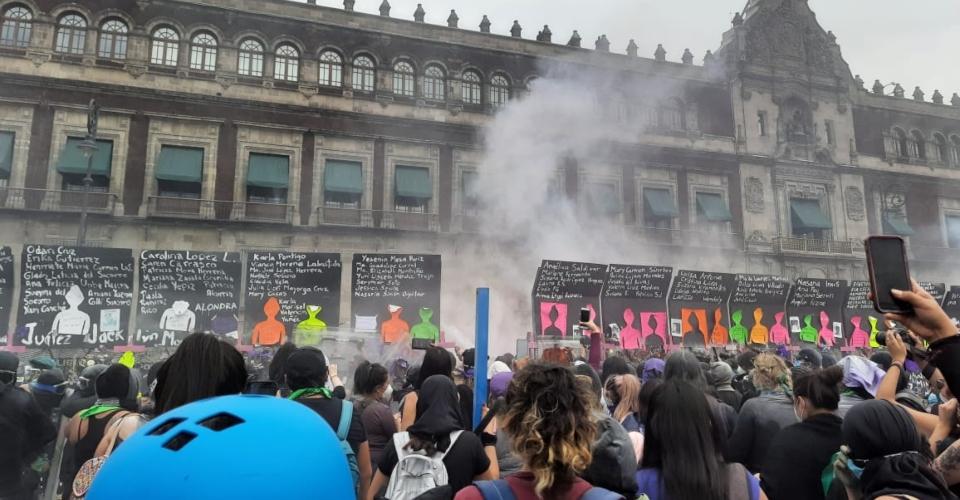 #8M: Protesta feminista en CDMX toma el Zócalo; reportan 81 mujeres lesionadas