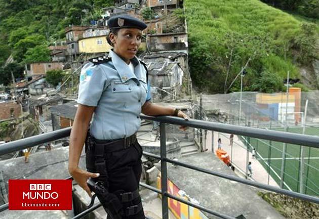 Una mujer policía a cargo de pacificar la mayor favela de Río