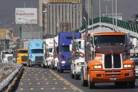 Demandan transportistas de EU bloquear paso a camiones mexicanos otra vez