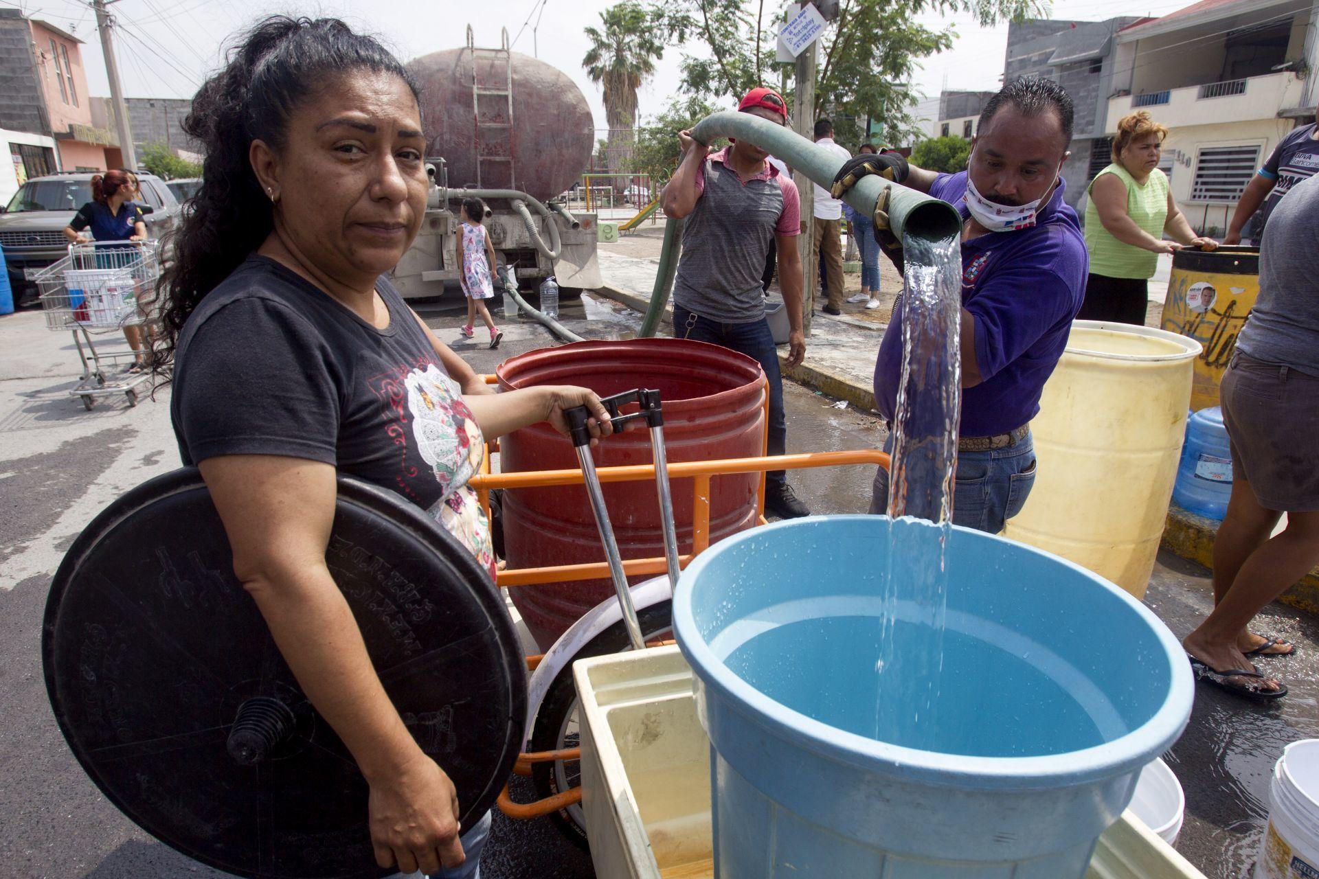 Congreso de Nuevo León avala multas para quienes desperdicien agua