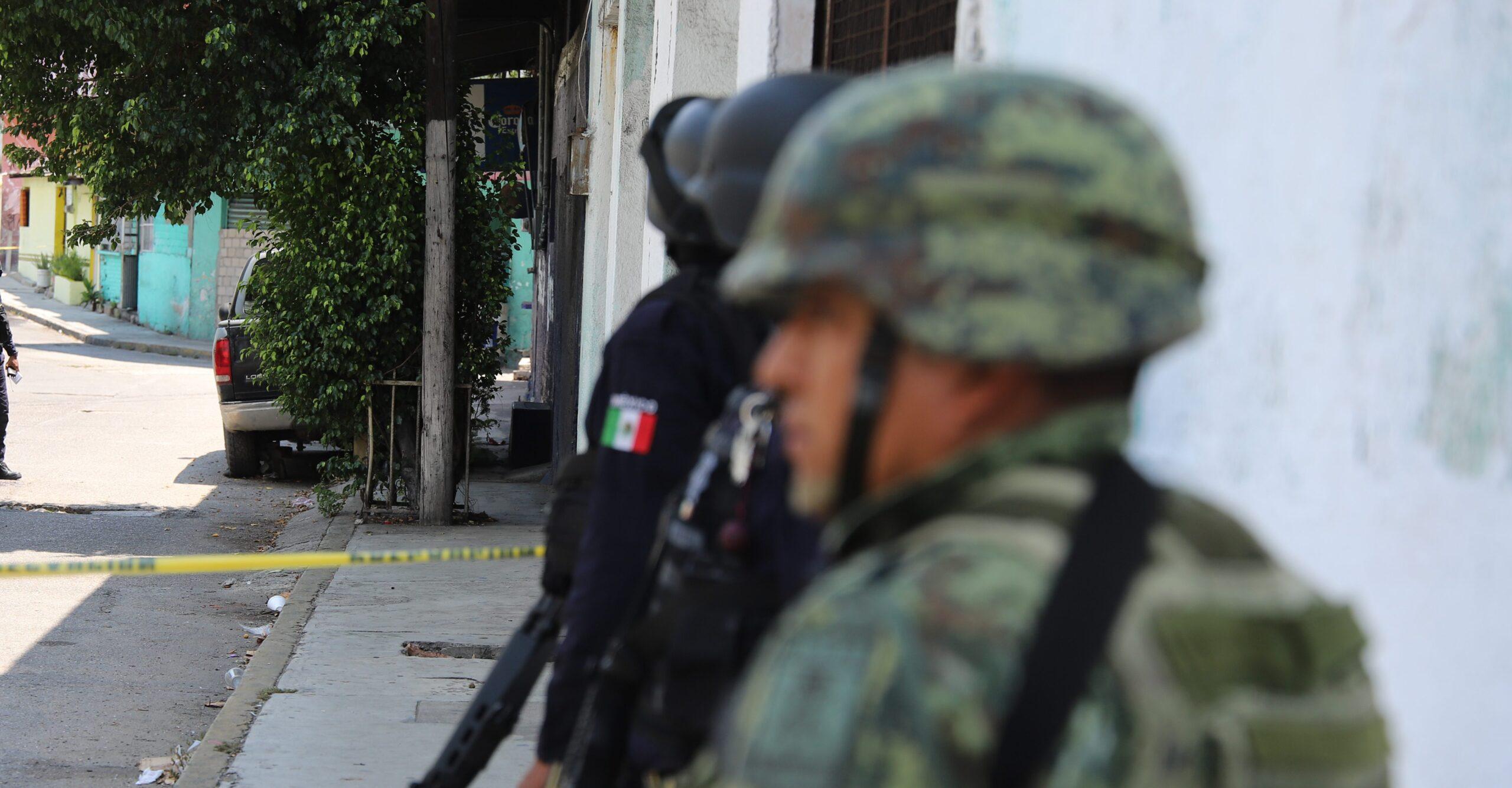 Militares y Marinos toman el lugar de la policía en Acapulco; detienen al titular de seguridad pública