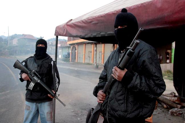 Suman 45 autodefensas detenidos en Michoacán