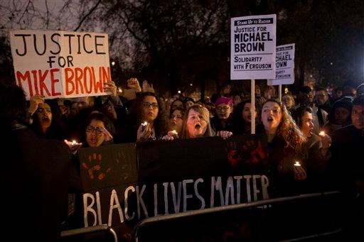 Tras protestas en EU, renuncia policía que mató a adolescente en Ferguson