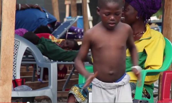 El niño que engañó al ébola bailando