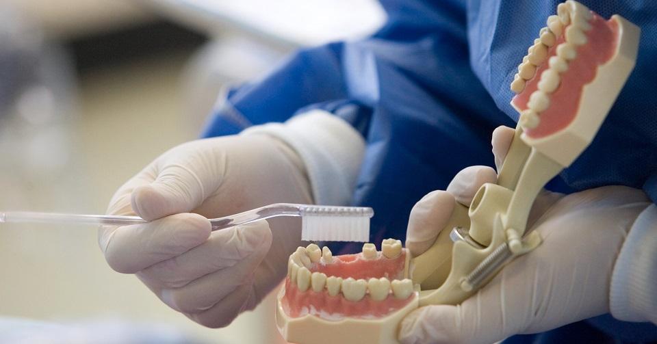 Implantes dentales y otros dispositivos entraron a México de contrabando durante 5 años