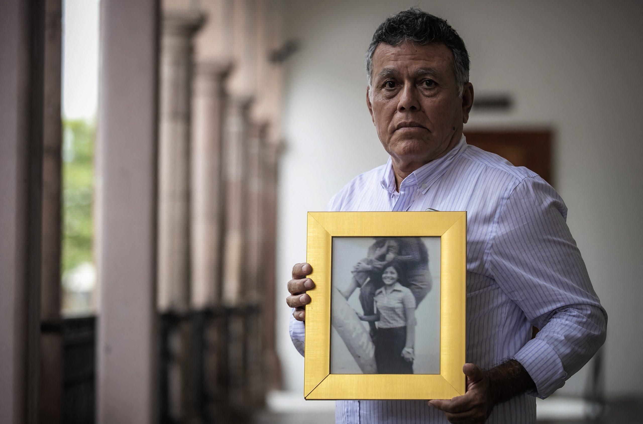 ‘Ojalá ande por ahí’: Familias buscan a nacidos en cautiverio durante guerra sucia en México