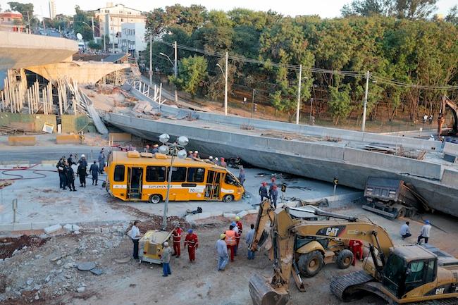 Colapsa puente en Belo Horizonte, Brasil; deja dos muertos