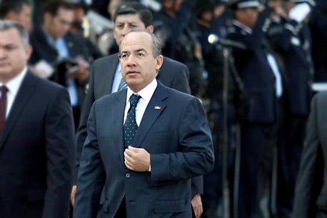 Pide Calderón al Congreso periodo extraordinario para aprobar reformas