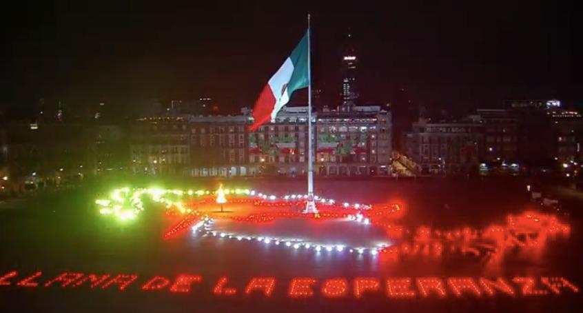 En Fotos: El Grito de AMLO en un Zócalo vacío y la ‘llama de la esperanza’