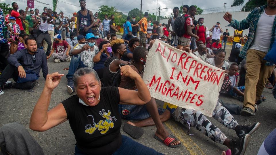 Decenas de migrantes marchan en Chiapas para exigir a México los deje transitar hacia EU