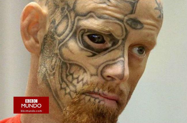 La peligrosa moda de los tatuajes en los ojos