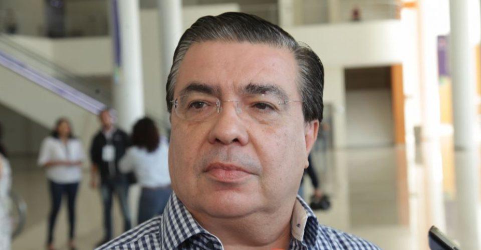 Juez ordena la captura del exsecretario de Salud de Sinaloa, Ernesto Echeverría
