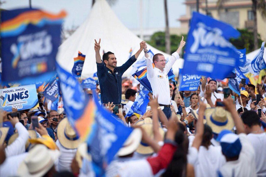Simpatizantes del Frente aprovechan cierre de campaña de Yunes y Anaya en Veracruz para visitar la playa