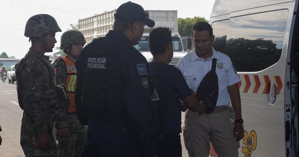 Policía federales que no pasen examen de peso irán a Instituto de Migración