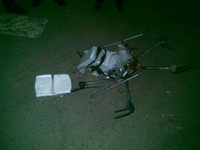 Se desploma dron con tres kilos de droga en supermercado de Tijuana