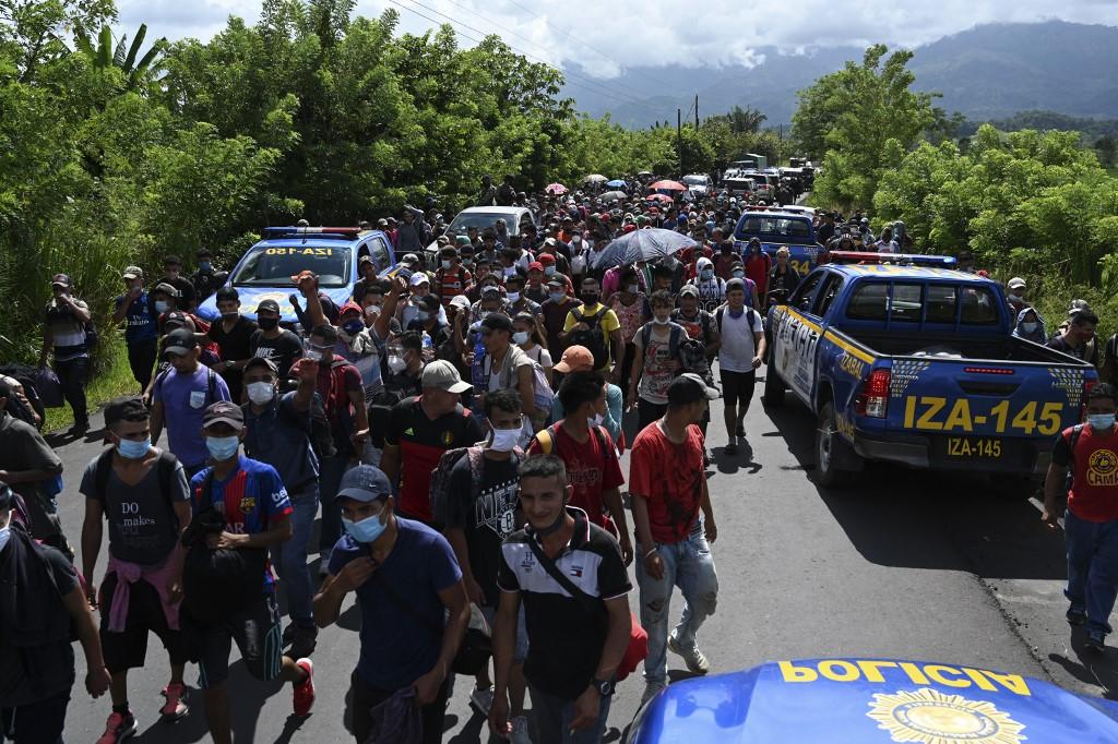 AMLO dice que caravana migrante es “extraña” y la califica como una provocación