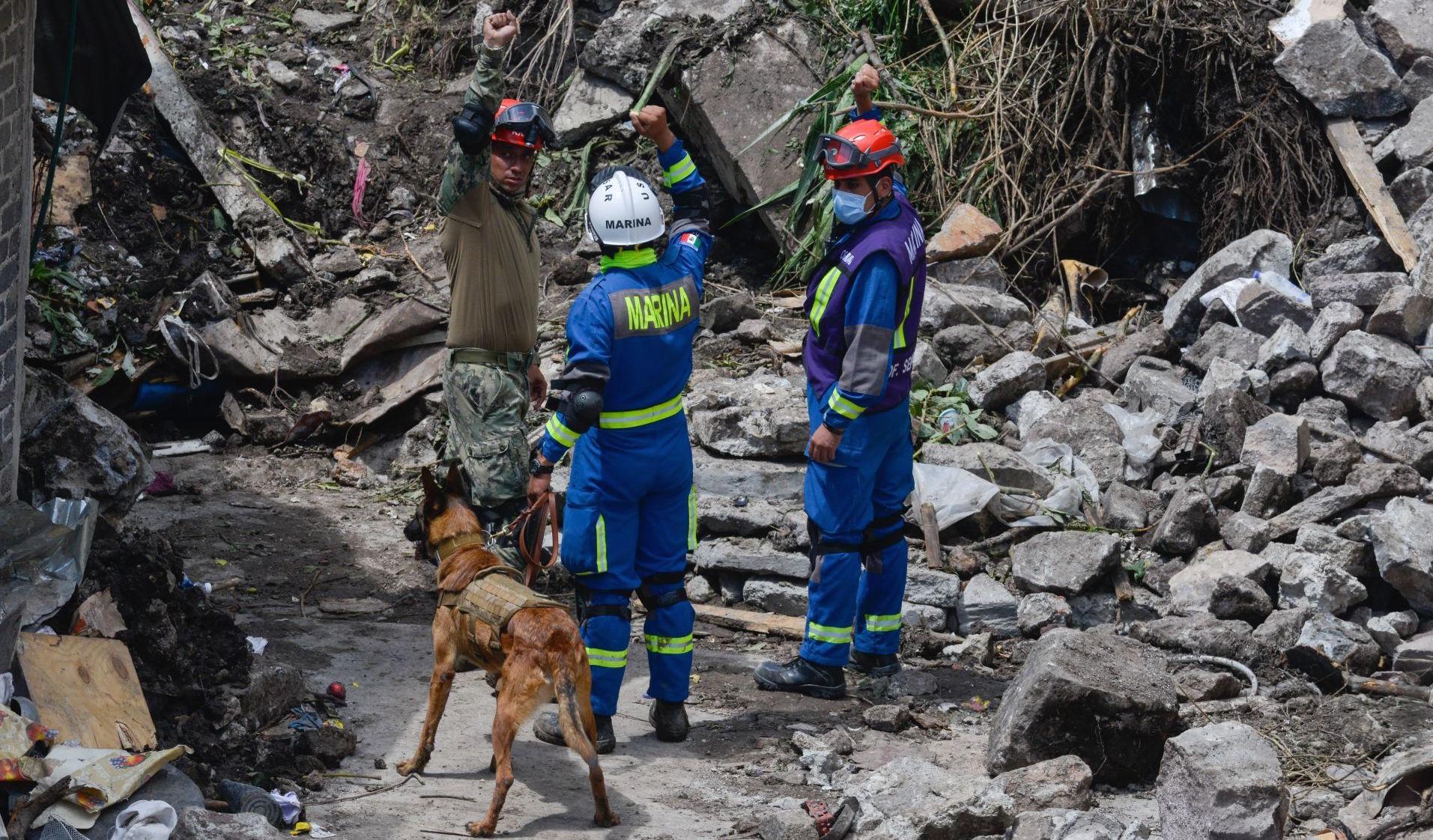 Hallan restos de menor desaparecida tras derrumbe en Cerro del Chiquihuite; suman 2 fallecidos