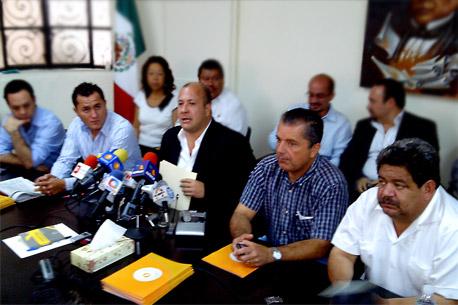 Renuncian cuatro alcaldes jaliscienses al PRD
