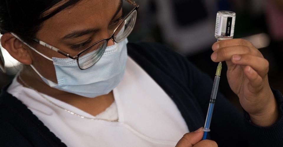 Las primeras 3 millones de vacunas de AstraZeneca envasadas en México se liberarán el fin de semana
