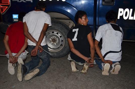 Alcalde de Zapopan presume macanazos a jóvenes en operativo antipandillas